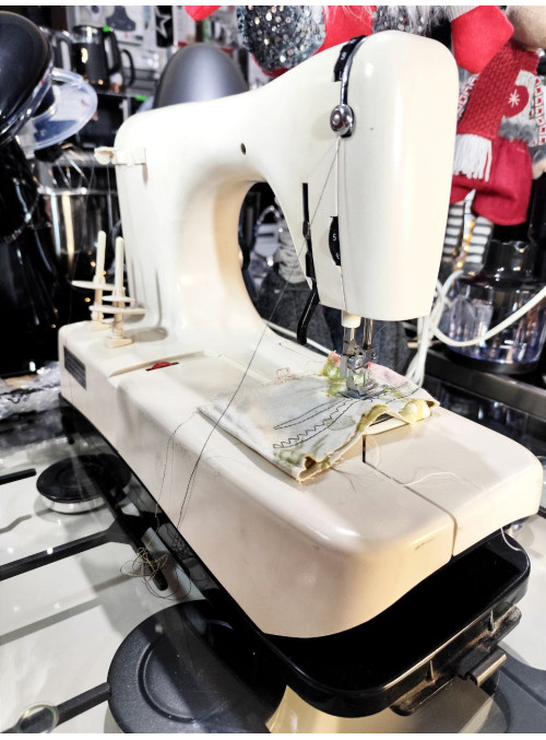 Швейна машина Privileg combi super-automatic Швейна машина Privileg combi super-automatic