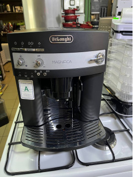Автоматична кавомашина De'Longhi Magnifica Автоматична кавомашина De'Longhi Magnifica