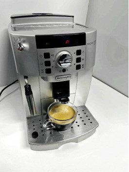 Автоматична кавоварка DeLonghi Magnifica S Автоматична кавоварка DeLonghi Magnifica S